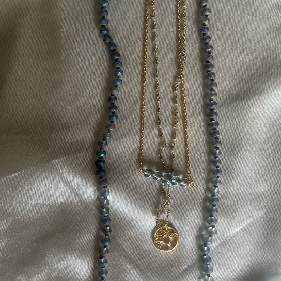 Layering necklaces - Picture 2 of 4